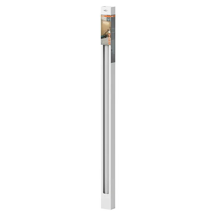 Osram LED-Lichtleiste Batten - L x B x H: 120 x 3,4 x 5,5 cm, Lichtfarbe: Kaltweiß, 16 W, 220 V - 240 V - Ein Karton mit der Aufschrift „Home Depot“ in einer Lagerhalle, der Artikel für Heimwerkerbedarf bewirbt, ist auf einem Regal platziert.