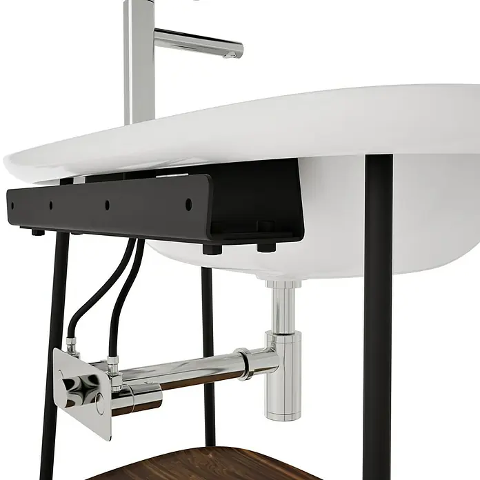 VitrA Plural Badmöbel-Set - Gesamtbreite Badmöbel: 99,5 cm, Weiß/Eiche Dunkel/Schwarz, Glänzend, 3 -tlg. - Detailansicht eines modernen Waschbeckens mit Armatur und Ablaufsystem, das elegantes Design und Funktionalität vereint.