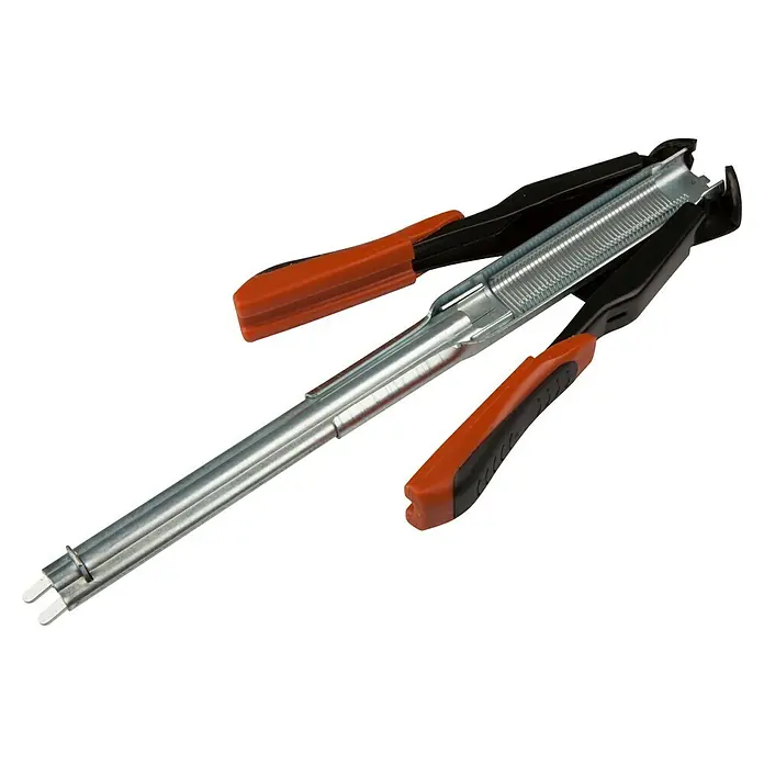 Windhager C-Ring-Zange - Passend für: C-Drahtringe - Nahaufnahme einer Zange zum Befestigen von Wildzäunen mit roten Griffen vor schwarzem Hintergrund. Werkzeug zum Anbringen von Klammern.