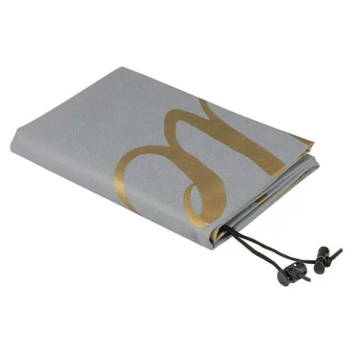 Windhager Winterschutzvlies Protect XL Hello Winter - L x B: 110 x 110 cm, Grau - Zusammengefaltete, graue Strandmatte mit goldener Verzierung und schwarzen Kordeln zum einfachen Transport. Ideal für Reisen und Strandbesuche.