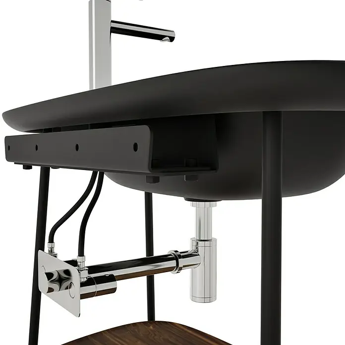 VitrA Plural Badmöbel-Set - Gesamtbreite Badmöbel: 99,5 cm, Schwarz/Eiche Dunkel, Matt, 3 -tlg. - Nahaufnahme eines modernen schwarzen Waschbeckens mit Chromarmatur und Holzablage, das Design und Funktionalität vereint.