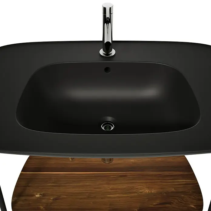VitrA Plural Badmöbel-Set - Gesamtbreite Badmöbel: 99,5 cm, Schwarz/Eiche Dunkel, Matt, 3 -tlg. - Schwarzes Waschbecken mit modernem Chromhahn auf einer Holzoberfläche. Elegantes Design für Badezimmer.
