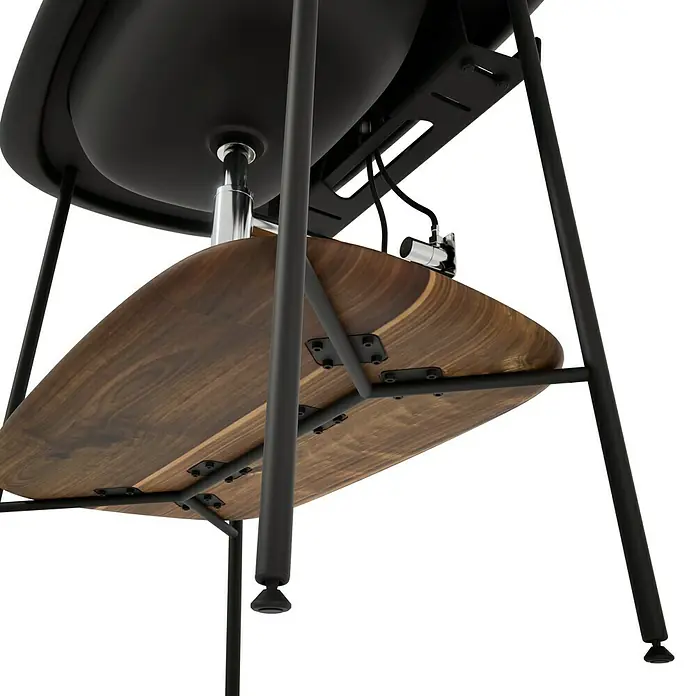 VitrA Plural Badmöbel-Set - Gesamtbreite Badmöbel: 99,5 cm, Schwarz/Eiche Dunkel, Matt, 3 -tlg. - Detailansicht eines schwarzen höhenverstellbaren Tisches mit einer hölzernen Ablage und einem robusten Metallgestell.