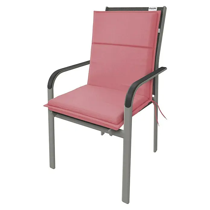 Doppler Sitzauflage Life - Niederlehner, L x B x H: 100 x 48 x 4 cm, Polyester, Rosa - Abgebildet ist ein grauer Gartenstuhl mit einer rosafarbenen Polsterauflage, die für zusätzlichen Komfort und Stil sorgt. Perfekt zum Entspannen im Freien.