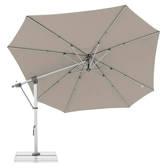 Doppler Expert Ampelschirm 400 - Sand, Durchmesser Bespannung: 400 cm - Nahaufnahme eines beigefarbenen Freischirmes mit silbernem Gestell und schwerem Fuß, ideal für den Garten oder die Terrasse.