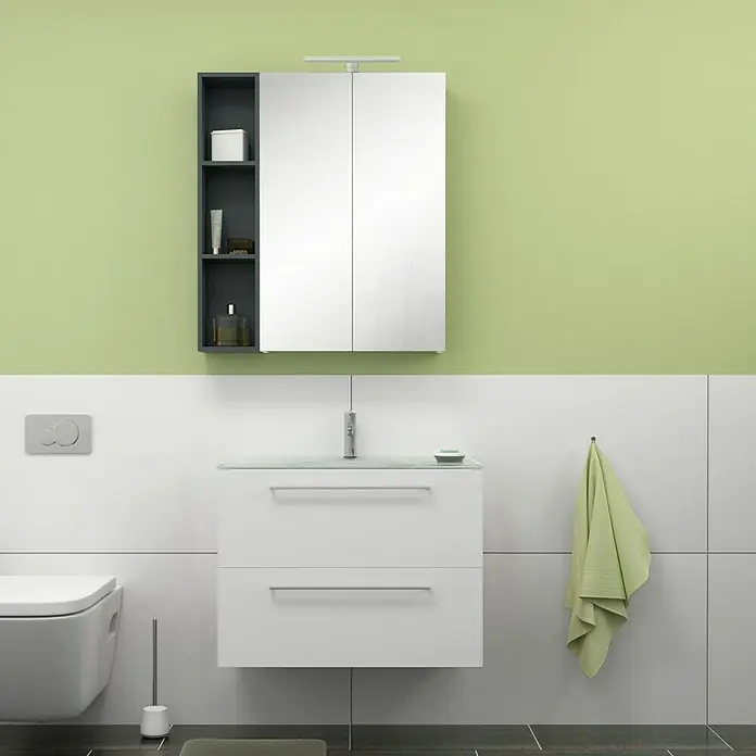 Camargue Espacio Badmöbel-Set G61 - 80 cm, Mira - Ein modernes Badezimmer mit einem Waschbeckenunterschrank, einem Spiegelschrank und einer Toilette in einem stilvollen Design.
