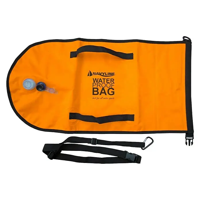 Navyline Wasserdichte Tasche - Innenmaß: 34 x 67 cm, Kunststoff - Orangefarbener wasserdichter Beutel mit schwarzem Rand, Griffen und Gurt für Wassersportarten.