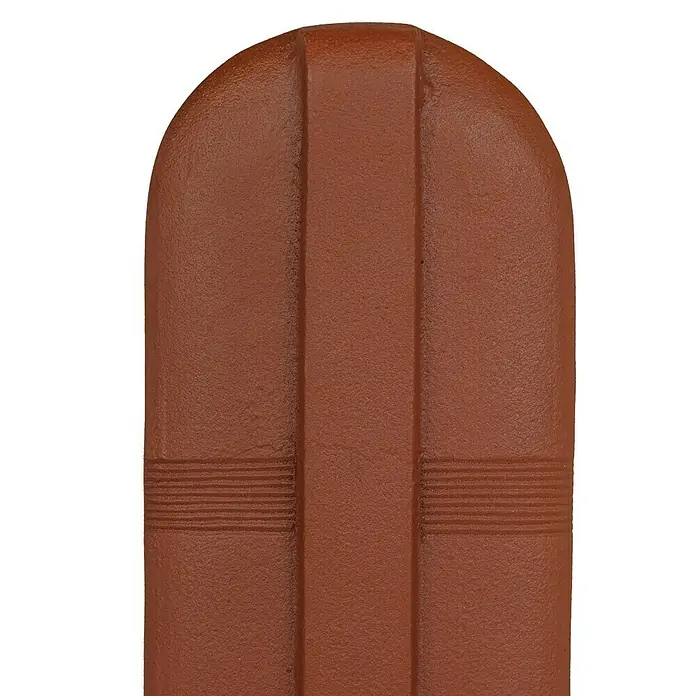 Dekofigur Ahyv - L x B x H: 13 x 13 x 37 cm, Braun, Metall - Nahaufnahme einer braunen Terracotta-Dachziegel, die die Textur und das Design des Baumaterials hervorhebt.