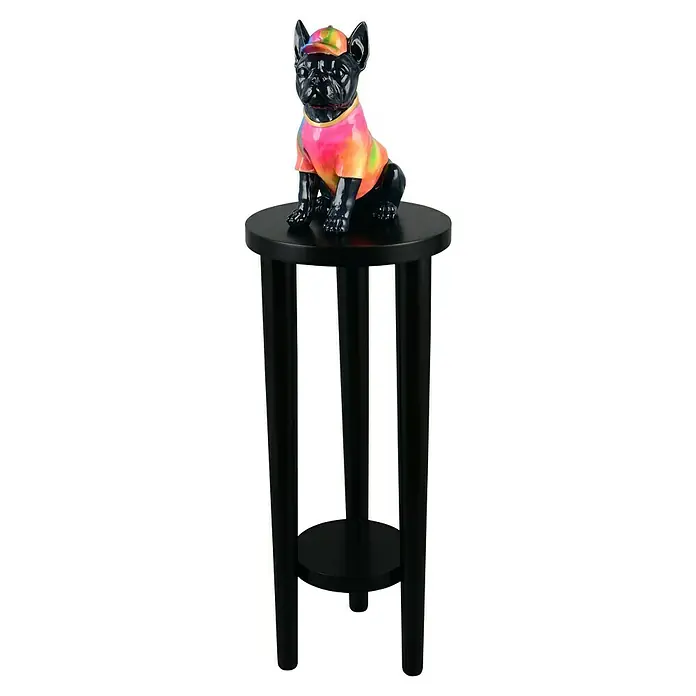 Beistelltisch Acta - Ø x H: 25 x 60 cm, Holz, Schwarz - Dekorative Bulldoggen-Skulptur mit farbenfrohem T-Shirt und Mütze auf einem eleganten, schwarzen Beistelltisch.