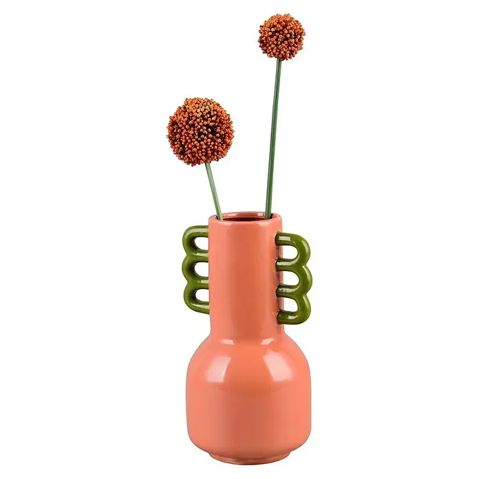 Vase Kofi - L x B x H: 15,5 x 14 x 26,5 cm, Keramik, Rosa/Grün - Dekorative rosa Vase mit grünen Griffen und zwei orangefarbenen Zierlauchblüten als Blickfang für Ihr Zuhause.