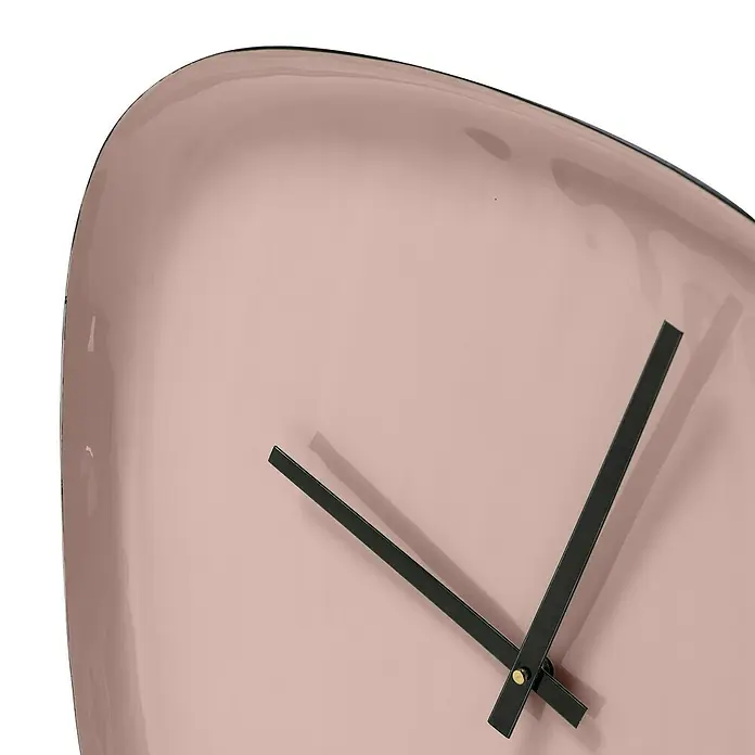Wanduhr Tomo - Durchmesser: 42 cm, Mokka - Nahaufnahme einer stilvollen rosafarbenen Wanduhr mit minimalistischem Design.