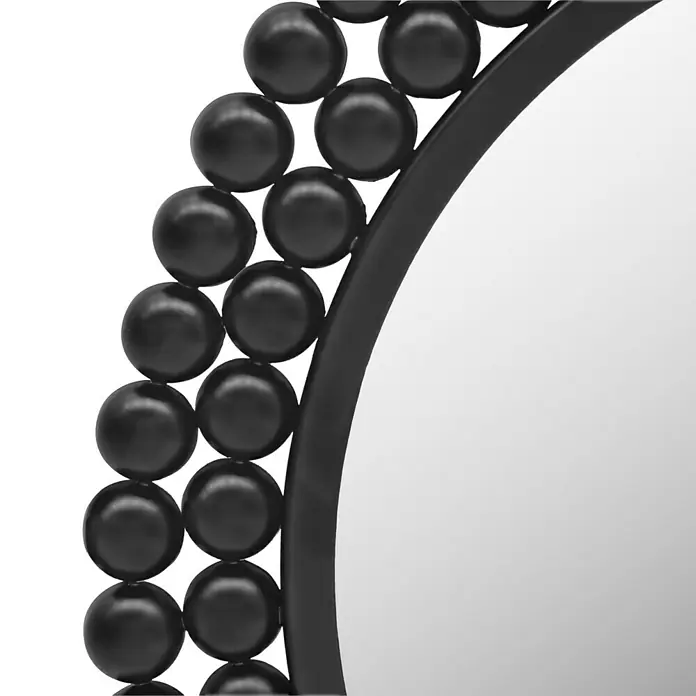 Wandspiegel Amelia - Durchmesser: 46 cm, Schwarz, Metall - Nahaufnahme eines runden Spiegels mit schwarzem Rahmen und dekorativen Kugeln, der einen modernen und stilvollen Akzent setzt.