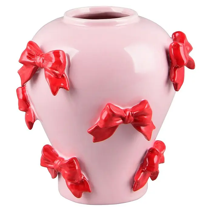 Vase Baily - Ø x H: 21,5 x 22 cm, Keramik, Rosa - Eine pastellrosa Vase mit aufgesetzten roten Schleifen. Ein dekoratives Element für ein stilvolles Zuhause.