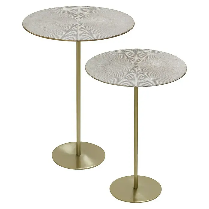 Beistelltisch-Set Solon - 2 -tlg., Gold, Metall - Zwei elegante goldfarbene Beistelltische mit runden, gemusterten Tischplatten und stabilen Standfüßen. Stilvolle Akzente für jeden Raum.