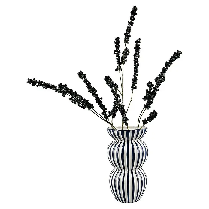 Vase Savanna - Ø x H: 15,5 x 28,5 cm, Keramik, Blau - Dekorative Vase mit blau-weissen Streifen und Pflanzen mit schwarzen Beeren, die eine stilvolle Atmosphäre schafft.