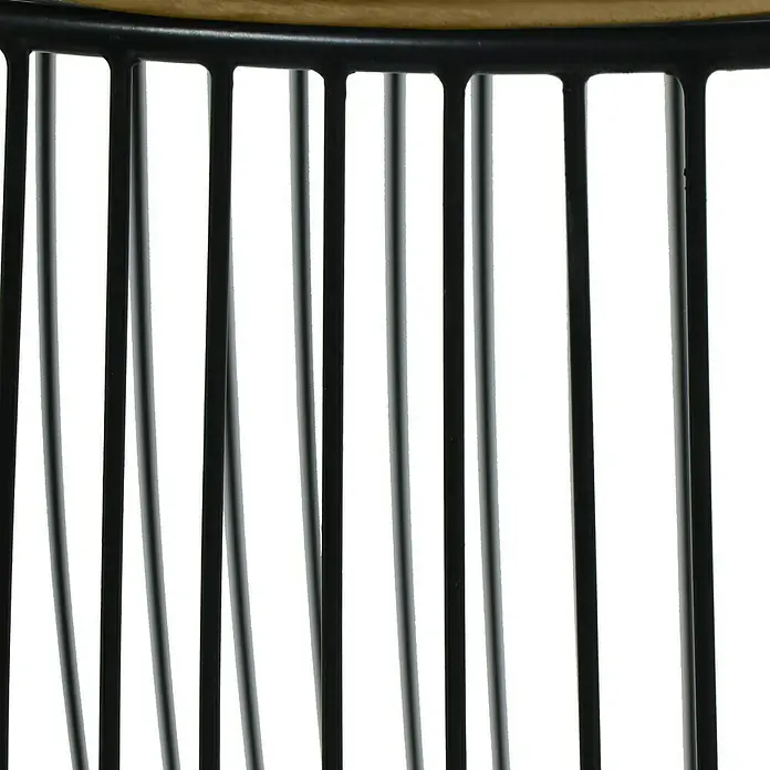 Beistelltisch Rina - Ø x H: 42 x 43 cm, Metall, Schwarz/Gold - Nahaufnahme eines modernen Beistelltisches mit schlanken, schwarzen Metallstäben und einer hellen Holzplatte.