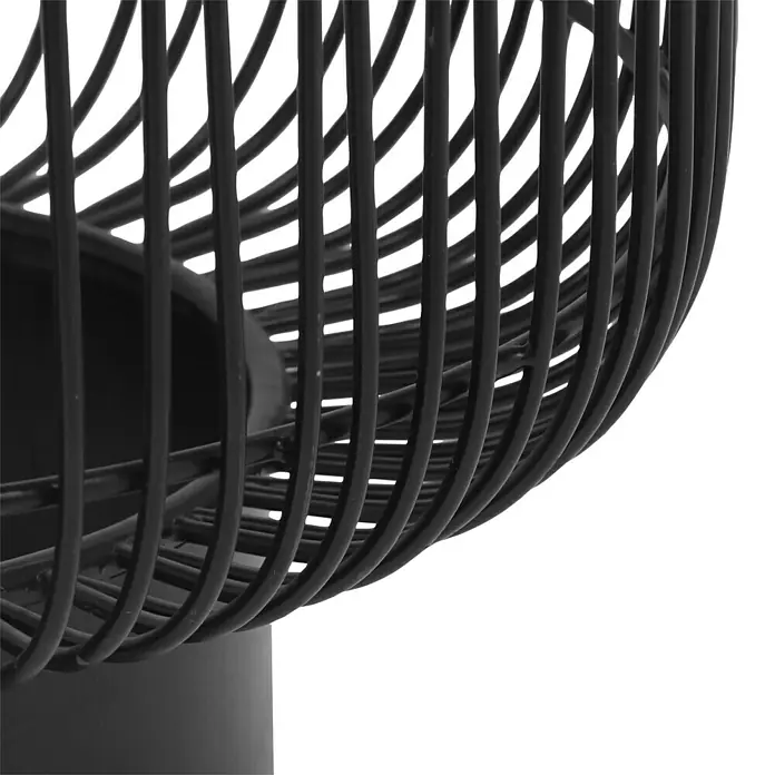 Beistelltisch Rina - Ø x H: 41 x 46 cm, Metall, Schwarz/Gold - Detailaufnahme eines modernen, schwarzen Drahtkorbs. Das minimalistische Design und die klaren Linien des Korbs stehen im Fokus.