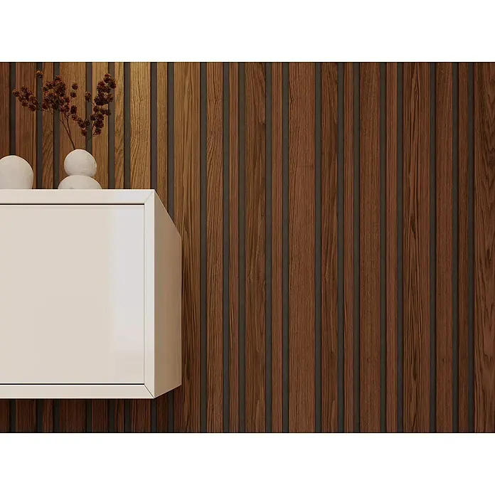 CanDo Akustikpaneel Blend - Walnuss, 2.600 x 300 x 17 mm, 2 Stk. - Nahaufnahme einer weißen Kommode mit Deko vor einer Wand aus Holzpaneelen, die ein modernes und stilvolles Ambiente schafft.