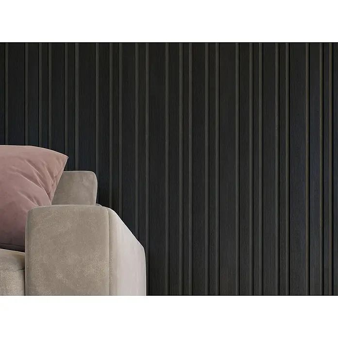 CanDo Akustikpaneel Blend - Eiche Lava, 2.600 x 300 x 17 mm, 2 Stk. - Nahaufnahme eines beigen Sofas mit rosa Kissen vor einer Wand mit dunkler Holzvertäfelung, die dem Raum Textur und Wärme verleiht.