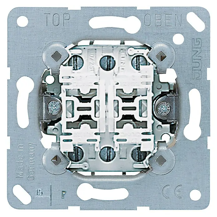 Jung Doppelwechselschalter-Einsatz 509U - 10 A, Unterputzmontage - Nahaufnahme eines Jung-Doppelwechselschalters, der die interne Mechanik und die hochwertige Verarbeitung zeigt.