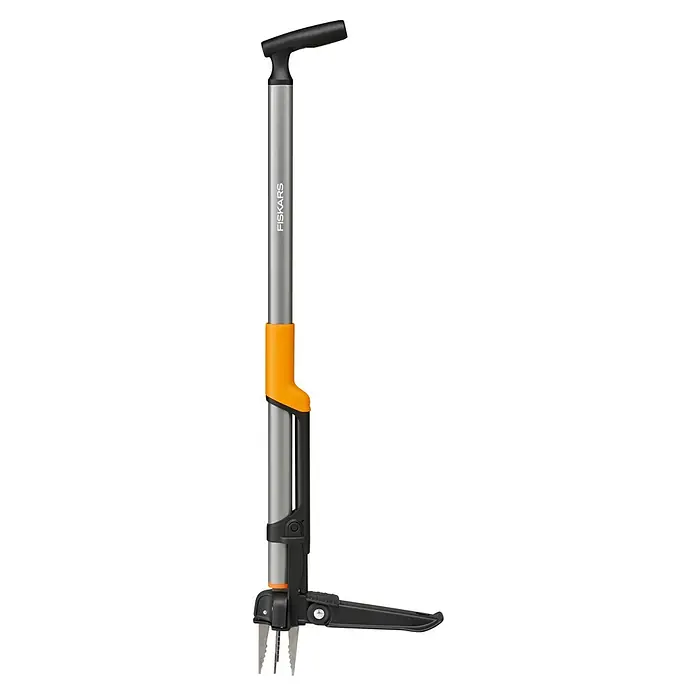 Fiskars Unkrautstecher - Länge: 106,2 cm - Das Bild zeigt eine Astschere von Fiskars mit einem silbernen Schaft, einem schwarzen Griff und einem orangefarbenen Akzent. Sie ist für hohe Äste konzipiert.