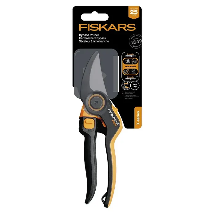 Fiskars X-series Gartenschere DualAction P981 - Bypass, Max. Aststärke: 26 mm - Abbildung einer Fiskars Bypass-Gartenschere P981 X-Series, ideal zum Beschneiden. Die Schere bietet 25 Jahre Garantie und Softgrip.
