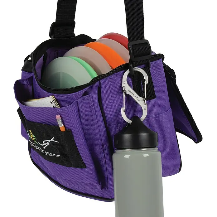Nite Ize Doppelkarabiner Slide Lock - 89 x 38 mm, Edelstahl, Silber, Belastbarkeit: 33 kg - Violette Disc Golf Tasche mit Scheiben, Flasche und Zubehör, ideal für den Golfplatz.
