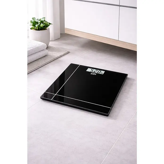 Báscula digital negra - 30 x 30 x 3 cm, Vidrio, Negro - Imagen de una báscula de baño digital negra que muestra 52.0 kg en un baño.