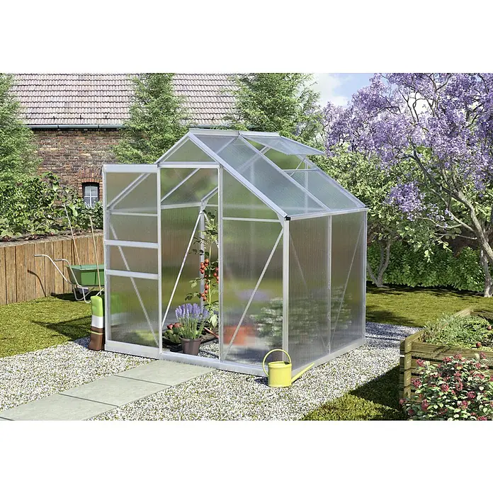 Vitavia Gewächshaus Calypso 3000 - Außenmaß inkl. Dachüberstand (B x T): 195 x 158 cm, 6 mm, Aluminium - Das Bild zeigt ein Gewächshaus aus Aluminium mit Pflanzen darin. Es ist in einem Garten mit einem Weg und einem Beet aufgestellt.