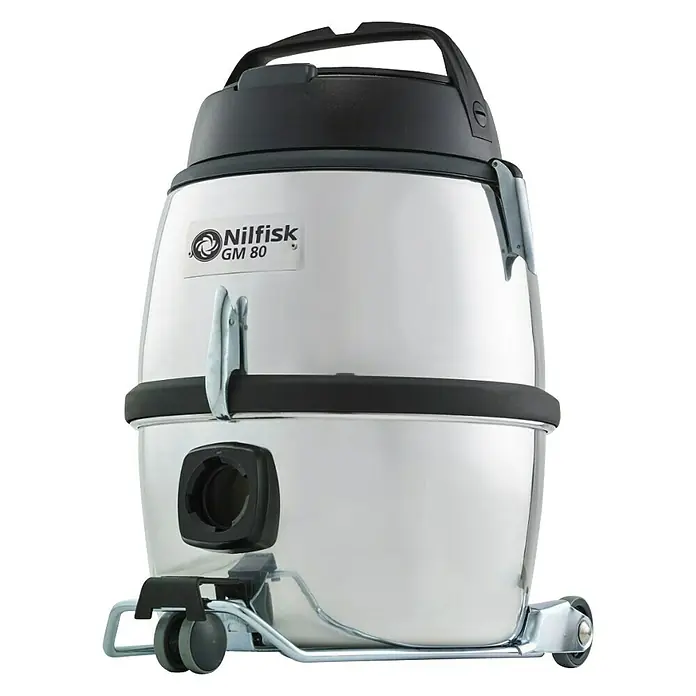 Nilfisk Elektro-Staubsauger GM80 C - 900 W, Behältervolumen: 6,25 l - Das Bild zeigt einen Nilfisk GM 80 Staubsauger, ein robustes und leistungsstarkes Reinigungsgerät für den professionellen Einsatz.