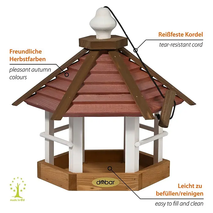 Dobar Vogelhaus Herbstfrüchte - Holz, Braun/Rot/Weiß, Sechseckig - Nahaufnahme eines sechseckigen Dobar-Vogelhauses mit rotem Dach, weißen Säulen und Holzdetails, das zum Aufhängen im Garten gedacht ist.