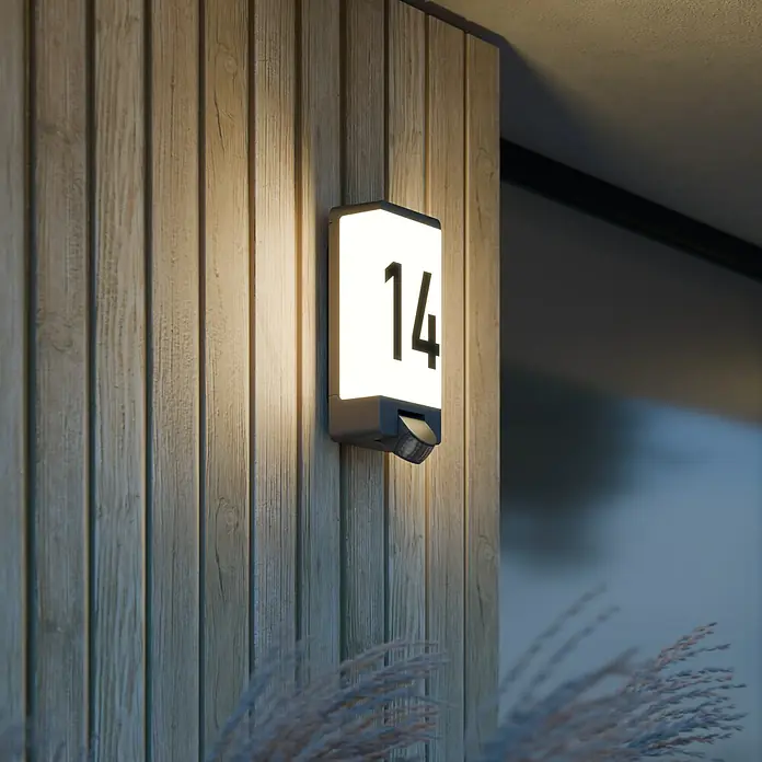 Steinel Außenwandleuchte L 14 - 12,5 x 7 x 27 cm, Anthrazit, IP44, Mit Bewegungsmelder - Das moderne Hausnummernlicht mit Bewegungssensor sorgt für stilvolle Beleuchtung und erhöhte Sicherheit am Eingangsbereich.