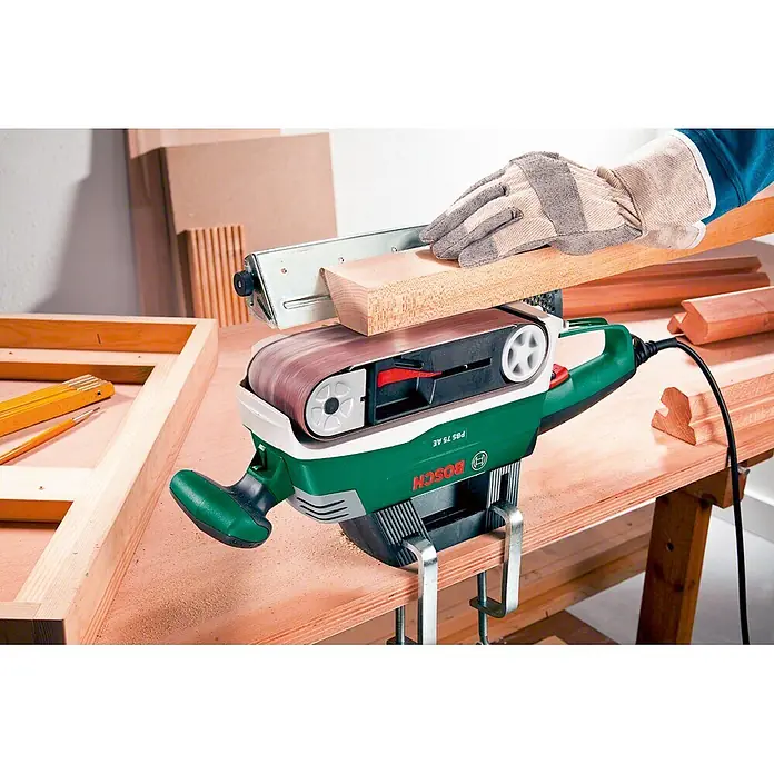 Bosch Lijadora de banda eléctrica de sobremesa PBS 75 AE - 750 W - La lijadora de banda Bosch PBS 75 AE, una herramienta versátil para el lijado estacionario con velocidad variable.