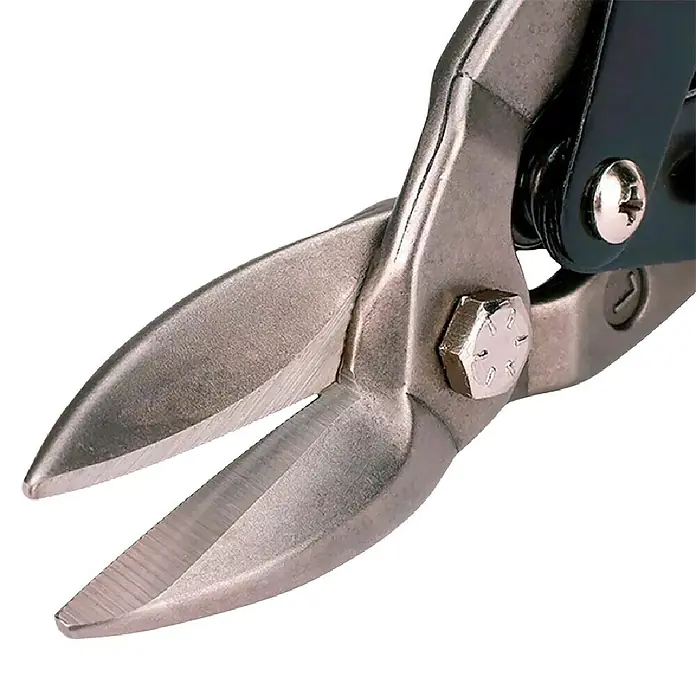 Tijeras para chapa Workpro - Largo: 260 mm, Acero - Primer plano de unas tijeras para hojalata, una herramienta utilizada para cortar láminas de metal, con hojas plateadas y mango negro.