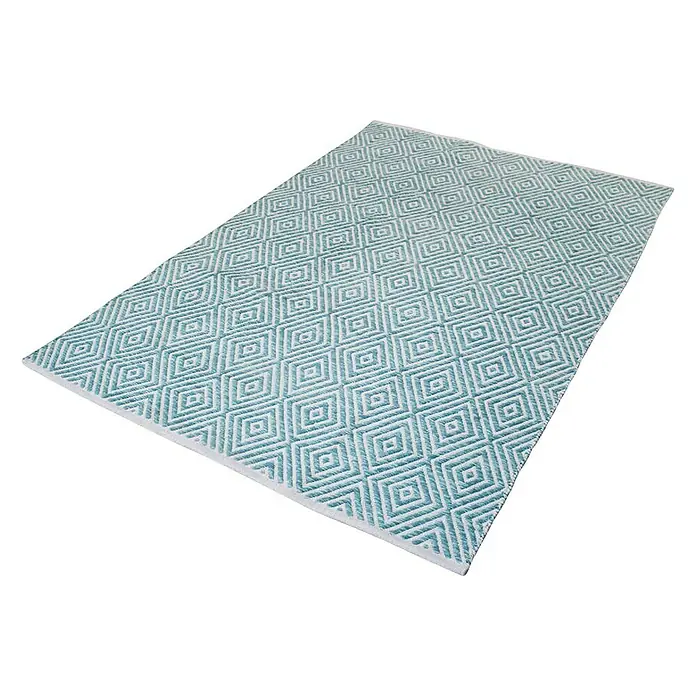Kayoom Flachgewebeteppich Cocktail 300Türkis, 150 x 80 cm, 100% Baumwolle - Ein rechteckiger Teppich mit einem türkisfarbenen Rautenmuster. Perfekt, um jedem Raum einen Hauch von Farbe und Stil zu verleihen.