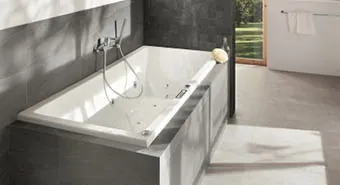 Whirlwanne im Badezimmer