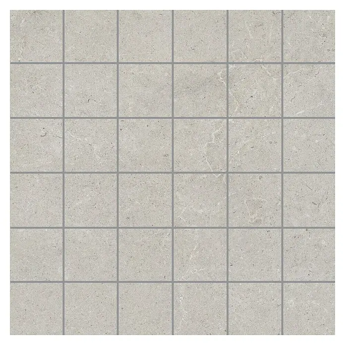 RAK Ceramics Valdi Mosaikfliese - 30 x 30 cm, Light Grey, Matt - Quadratische Fliesen in Grau mit feiner Maserung, ideal für moderne Innenräume. Die Fliesen sind durch graue Fugenlinien getrennt und bilden ein Rastermuster.