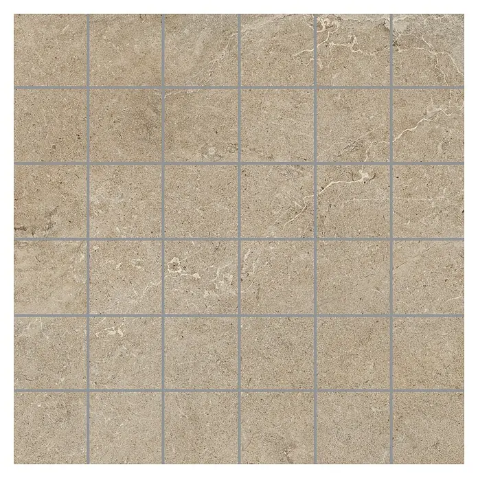 RAK Ceramics Valdi Mosaikfliese - 30 x 30 cm, Beige, Matt - Detailaufnahme eines quadratischen Mosaiks aus Naturstein in Beige-Braun mit feinen Maserungen und hellgrauen Fugen.