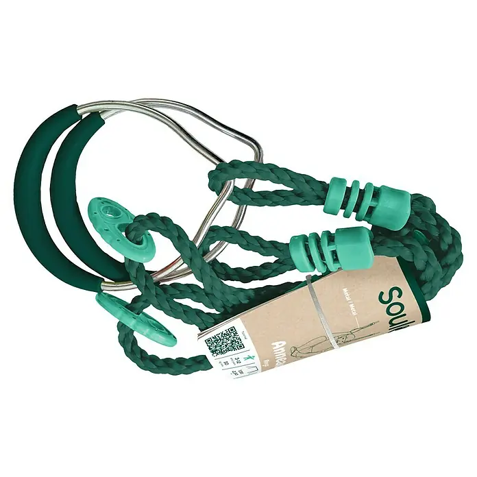 Soulet Turnring-Set - Grün - Nahaufnahme einer grünen SoulKids-Schaukelsitz mit Seilen, Ringen und Verstellern, ideal für Kinder zum sicheren Spielen im Freien.