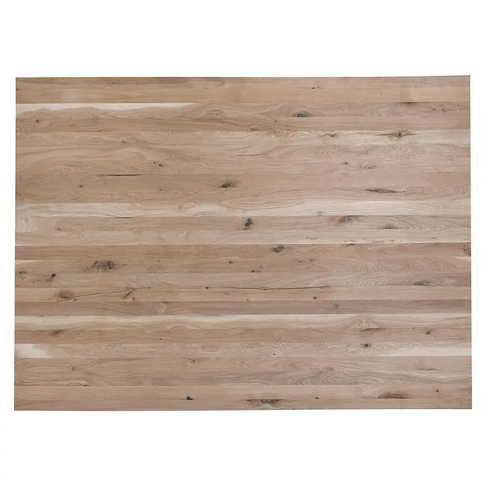Leimholzplatte Wildeiche - Eiche, Qualitätsstufe Leimholzplatte: B/C, 3.000 x 1.210 x 20 mm - Nahaufnahme einer Tischplatte aus hellem Eichenholz, die die natürliche Maserung und Textur des Holzes hervorhebt. Die Oberfläche ist glatt und ansprechend.