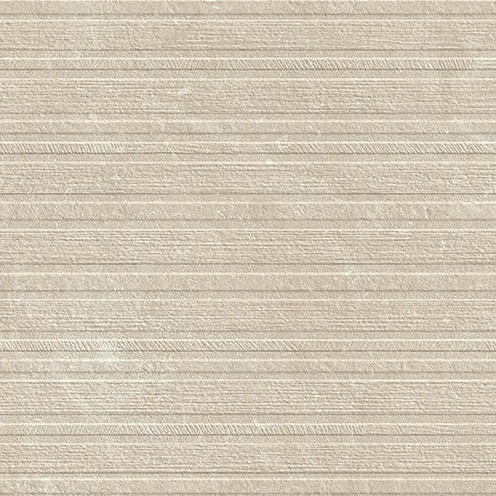 Wandfliese Manresa Lines - 39,8 x 119,8 cm, Beige, Matt - Nahaufnahme einer beigen Keramikfliese mit horizontaler, gerillter Textur, ideal für moderne Wand- oder Bodenbeläge.