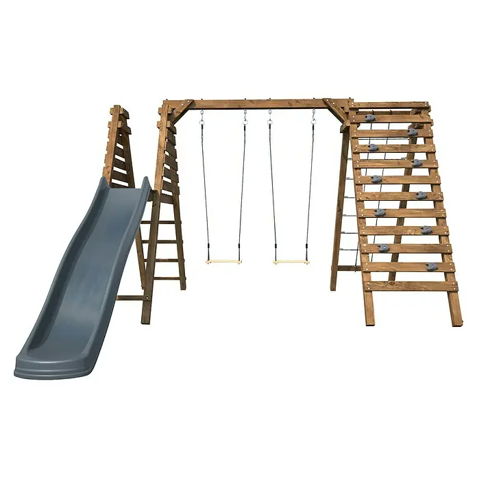 Soulet Kinderspielturm Isis - L x B x H: 3.230 x 3.530 x 2.200 mm, Holz - Bild eines Spielturms mit Rutsche, Kletterwand und Schaukel. Der Spielturm ist aus Holz gefertigt und bietet verschiedene Spielmöglichkeiten.
