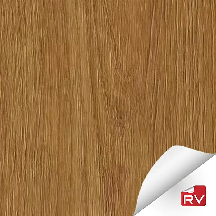 Lámina decorativa autoadhesiva vinílico autoadhesivo a metros - Madera anaranjada - Imagen de una textura de madera con una esquina doblada, revelando la parte posterior y con un logo RV rojo.