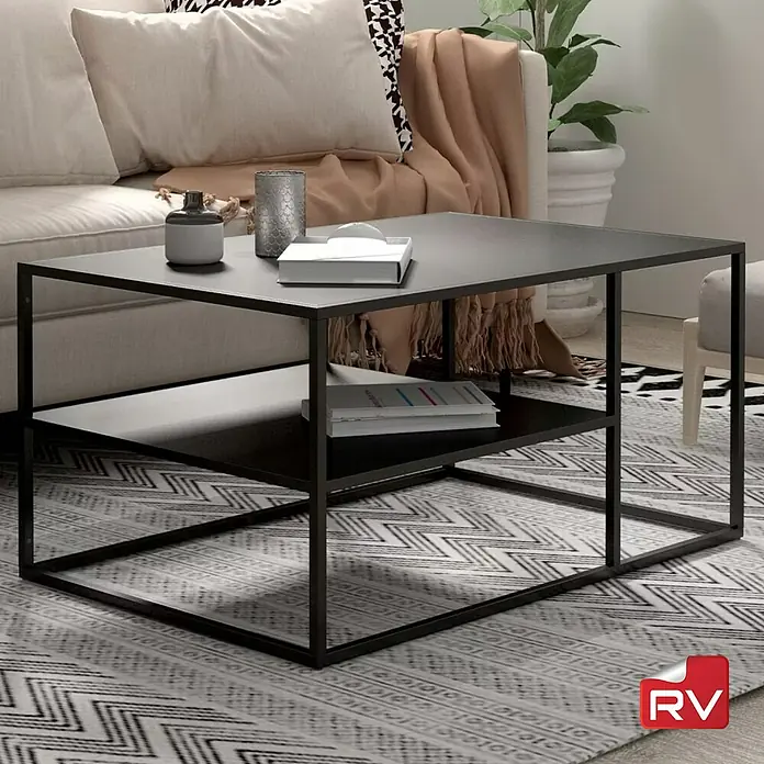 Lámina decorativa autoadhesiva vinílico autoadhesivo a metros - Negro soft - Mesa de centro cuadrada con diseño minimalista, estructura metálica negra y estante de almacenamiento adicional para sala de estar.