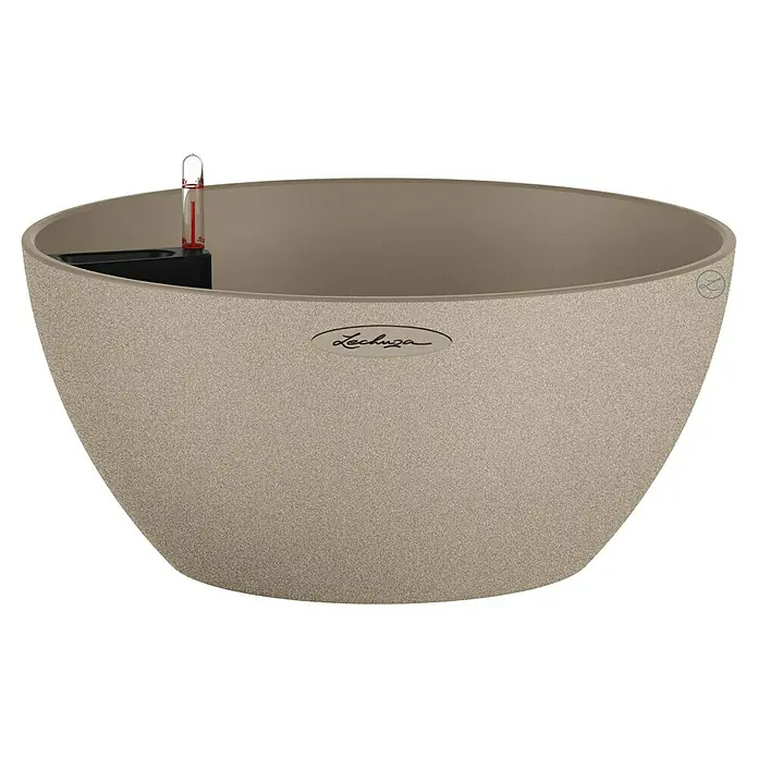 Lechuza Color Pflanzschale rund Cubeto - Außenmaß (Ø x H): 40 x 18,3 cm, Kunststoff, Sandbeige - Aufnahme eines Lechuza Pflanzgefäßes in Sandbeige. Das Pflanzgefäß ist mit einem Wasserstandsanzeiger ausgestattet.
