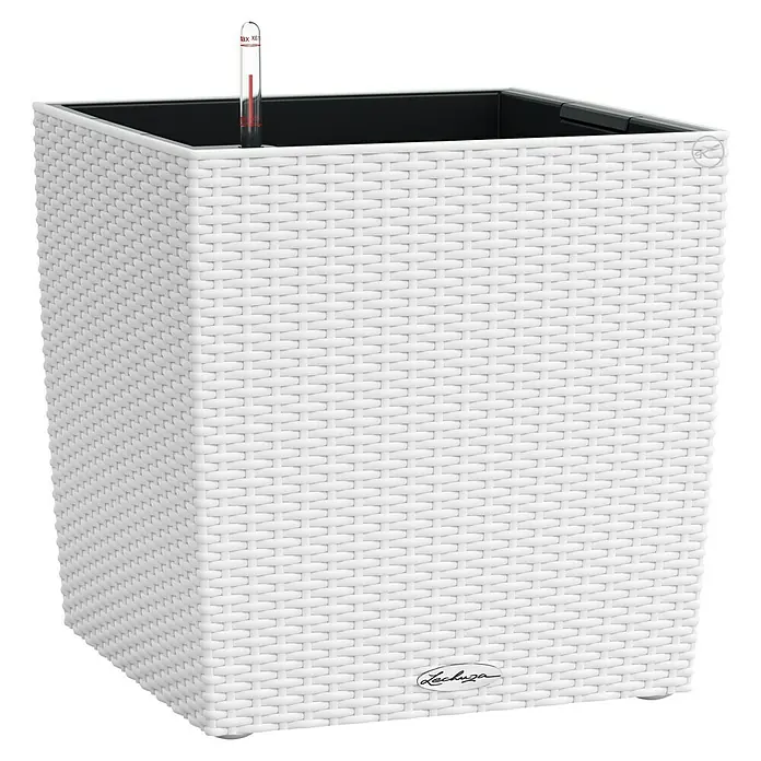 Lechuza Cottage Pflanzkübel eckig Cube - Außenmaß (L x B x H): 30 x 30 x 30 cm, Kunststoff, Weiß - Nahaufnahme eines weißen Lechuza Cube Pflanzgefäßes mit Bewässerungssystem, ideal für Innen- und Außenbereiche.