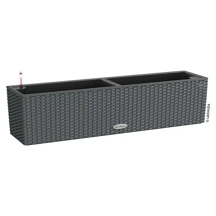 Lechuza Cottage Balkonkasten Balconera - Max. Außenlänge: 80 cm, Kunststoff, Granit - Ein grauer Lechuza Pflanzkasten mit einem Wasserstandsanzeiger und dem Lechuza Logo. Der Pflanzkasten hat eine geflochtene Optik.