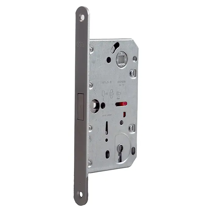 Entravia Drehtür-Komplettset Planara wandbündige Zarge - 760 x 2.010 mm, DIN Anschlag: Links/Rechts, Weiß lackiert, ähnlich RAL 9016, Röhrenspan - Detailaufnahme eines Einsteckschlosses aus Metall, das die Mechanik und Bauweise des Türschlosses zeigt.