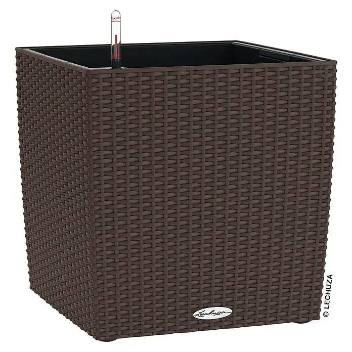 Lechuza Cottage Pflanzkübel eckig Cube - Außenmaß (L x B x H): 30 x 30 x 30 cm, Kunststoff, Mokka - Ein brauner Lechuza Cube Pflanzkübel mit Bewässerungssystem. Perfekt für stilvolle Pflanzenarrangements im Innen- und Außenbereich.