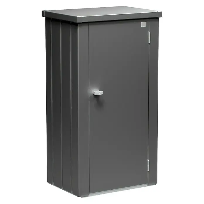 Biohort Julia Geräteschrank - Außenbreite inkl. Dachüberstand: 78 cm, Außentiefe inkl. Dachüberstand: 57 cm, Stahl, Dunkelgrau Metallic - Bild eines grauen Metall-Gartenschranks mit Tür und Griff, ideal zur Aufbewahrung von Gartengeräten und Werkzeugen im Außenbereich.